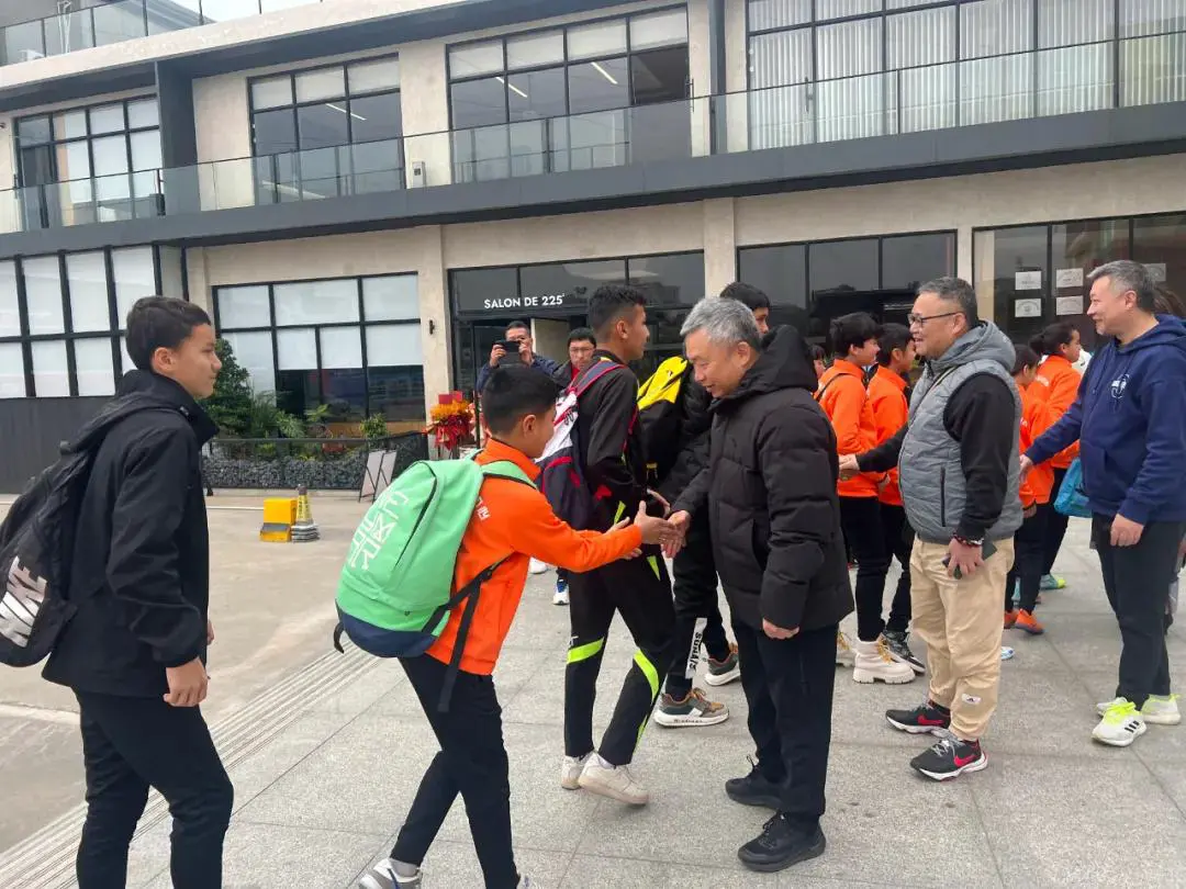 刻苦训练篮球时如何避免受伤的建议_1